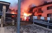 Incendio nel box, palazzina in fiamme a Cannobio