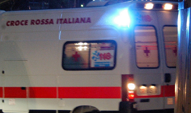 Scontro sulla superstrada, grave motociclista