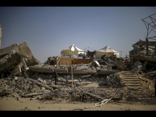 Media, 'ondata di attacchi israeliani su Gaza City'