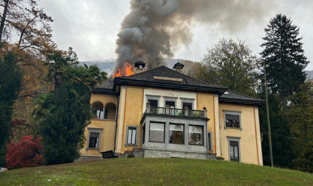 Villa in fiamme, paura a Masera