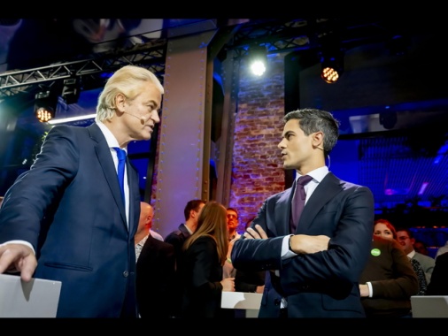 In Olanda testa a testa fra liberali D66 e partito Wilders
