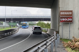 Aggredite sulla ciclabile: «Colpa dei ladri di rame»