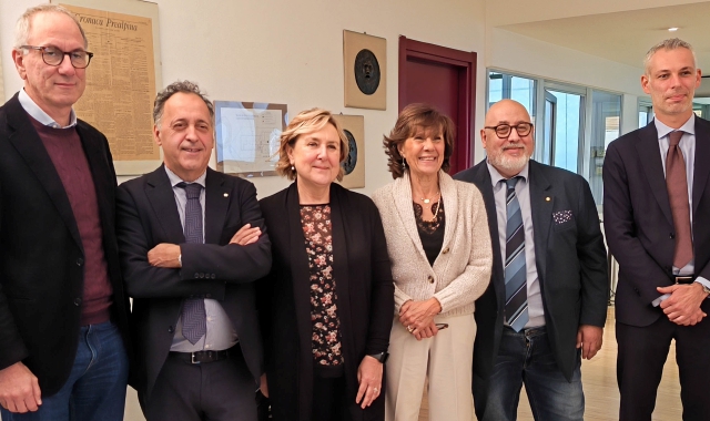  Nella foto il direttore Silvestro Pascarella, Pasquale Diodato e Roberta Tajè di Cna, l’editrice della Prealpina Daniela Bramati, Luca Mambretti e Davide Grassi di Cna