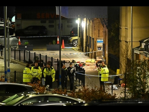 Gravi 9 dei 10 feriti in assalto al treno in Gb