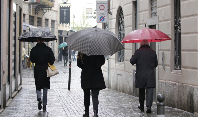 Pioggia fino a sera. Da domani torna il sole