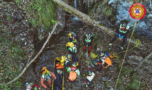 Prove di emergenza: Soccorso alpino in azione alle cascate