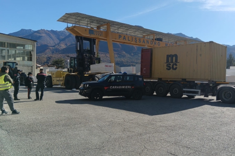Cade dal cassone e perde la vita: tragedia del lavoro in Ossola