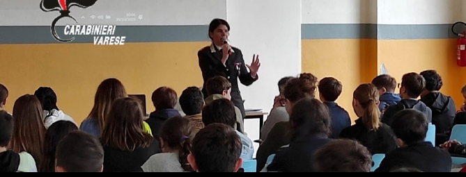 Carabinieri nelle scuole per la giornata delle forze armate