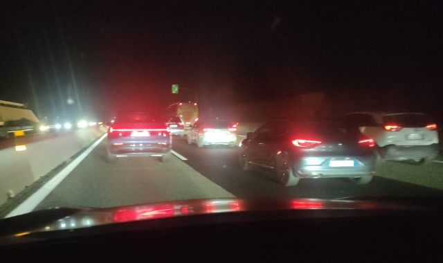 Cantiere in allestimento, coda in Autolaghi