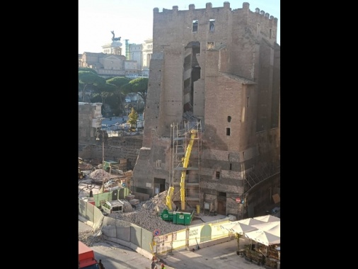 Annullato sorvolo Frecce Tricolori per sicurezza Torre