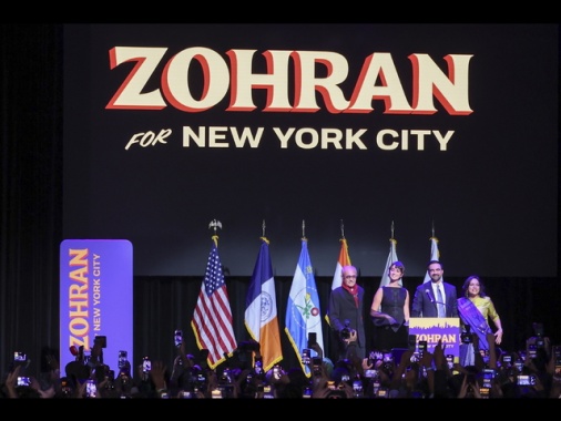 Mamdani vince con il 50,39%, Cuomo si ferma 41,59%