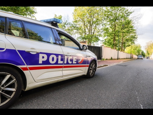 Francia, grida Allahu Akbar e investe diverse persone