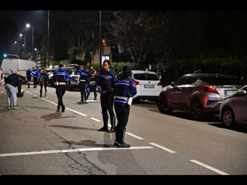 Dodicenne travolto da un furgone a Milano, è gravissimo