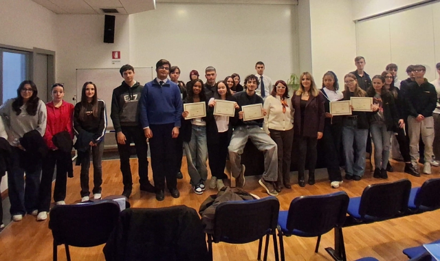 I partecipanti al corso con gli attestati