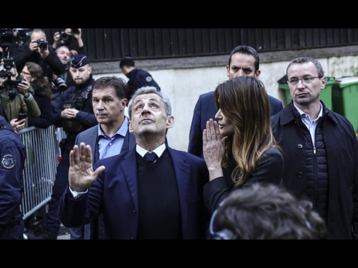 Concessa la libertà vigilata a Sarkozy, oggi lascerà il carcere
