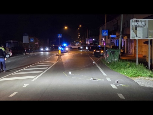 Anziana investita e trascinata per venti metri, morta