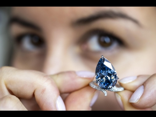 Venduto per 25 milioni di dollari il diamante 'Blu Mellon'