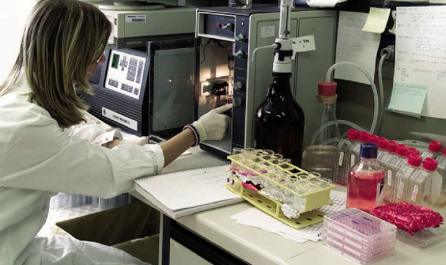 Il centro di Nerviano avviato una procedura di licenziamento collettivo per 73 ricercatori (foto Archivio)