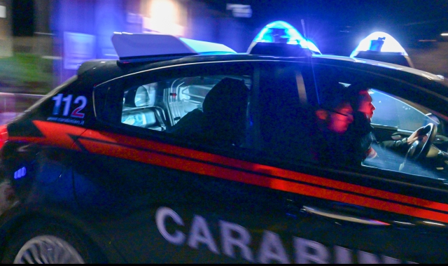 L’uscita di Elia Del Grande dal comando provinciale dei carabinieri  (foto Stefano Benvegnù)