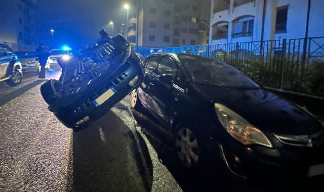 Auto ribaltata, paura nella notte a Legnano