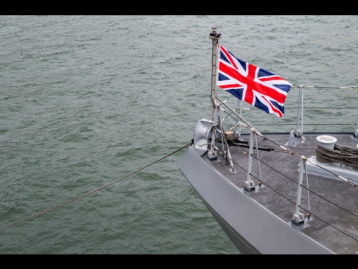 Royal Navy segue nave spia russa vicino ad acque Gb