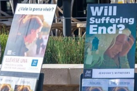 La madre, i maltrattamenti, i Testimoni di Geova: divieto di avvicinamento