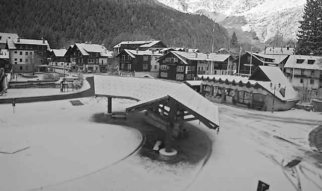 Macugnaga ricoperta di neve questa mattina (foto Marco De Ambrosis)