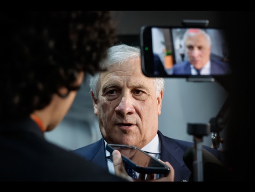 Tajani, 'l'Europa deve avere un ruolo nella pace per Kiev'