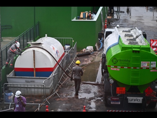 Grande incendio alla Cop30, fatti evacuare i partecipanti