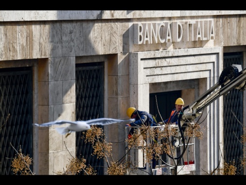 Bankitalia, prospettive di crescita contenute, bene lo spread