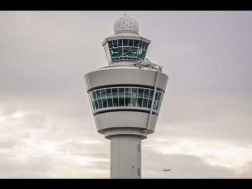 Olanda, droni sull'aeroporto di Eindhoven, stop ai voli