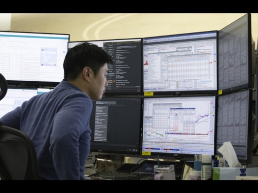 Borsa: l'Asia in ordine sparso guarda alla Fed sui tassi