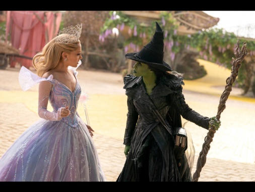 Incassi cinema, in testa le streghe di Wicked - Parte 2