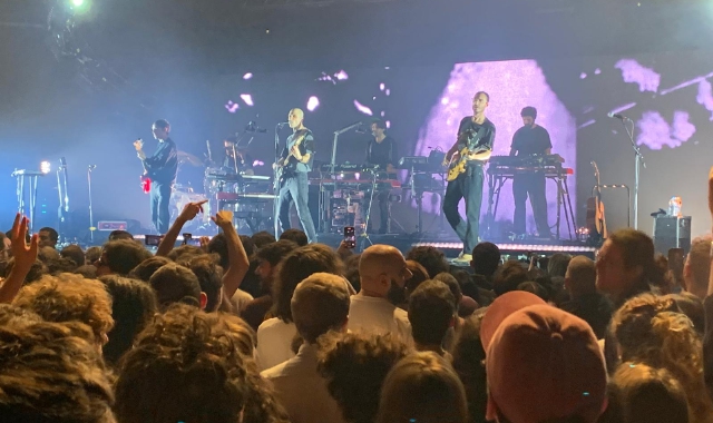 «La felicità è stupida e patetica»: musica contro i luoghi comuni