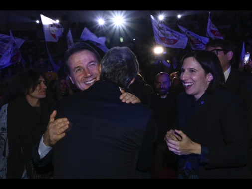 Schlein e Conte in viaggio verso Napoli per raggiungere Fico