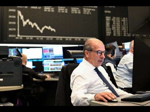 Borsa: Europa cauta, Parigi +0,28%