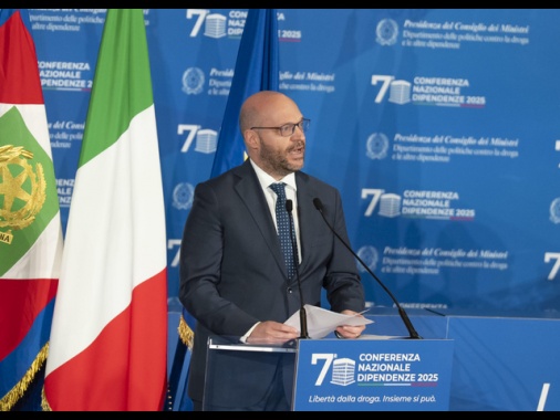 Fontana, impegno assoluto contro violenza sulle donne