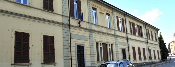 Varese, furto di scarpe alle Elementari