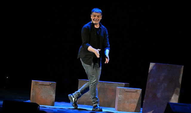 Stefano Massini sul palco di Busto Arsizio (Domenico Ghiotto)