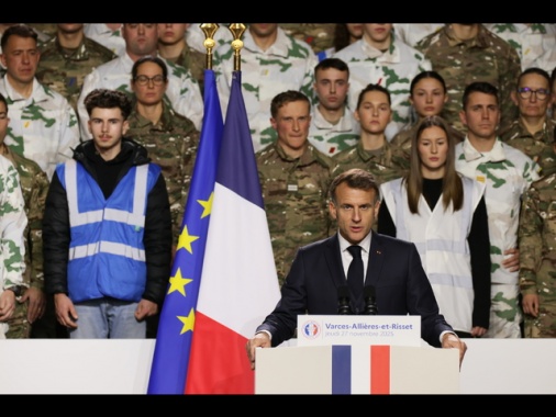 Macron vara servizio militare volontario da estate 2026