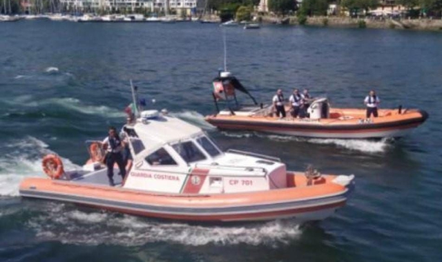 Catamarano si ribalta nel lago Maggiore