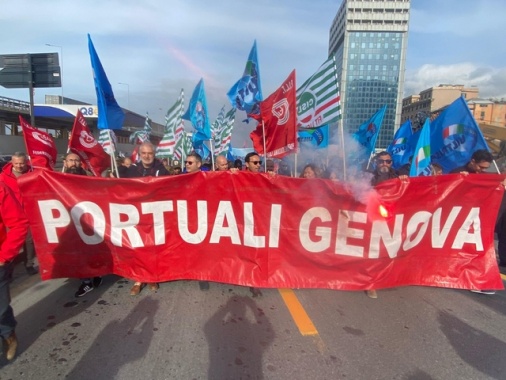 Sindacati, lunedì presidio dei portuali al Mit