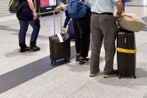 Turisti derubati, sparisce anche un drone: due arresti a Malpensa