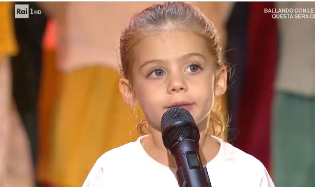 La piccola Zoe canta allo Zecchino d’Oro. E Lonate s’emoziona