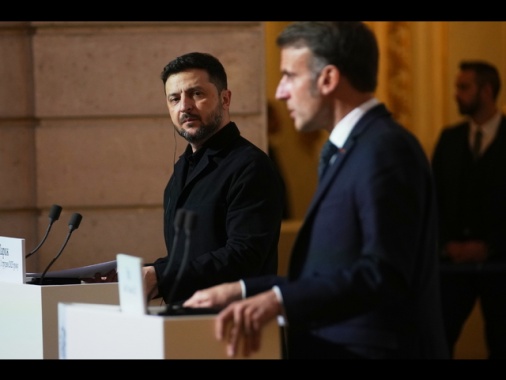 Macron, 'le sanzioni contro Mosca saranno rafforzate'