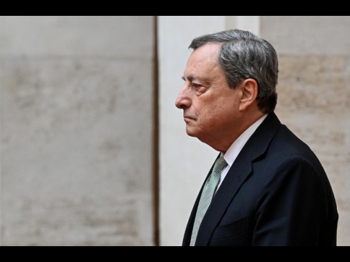 Draghi vuole l'Ai per l'Europa, 'altrimenti stagnazione'