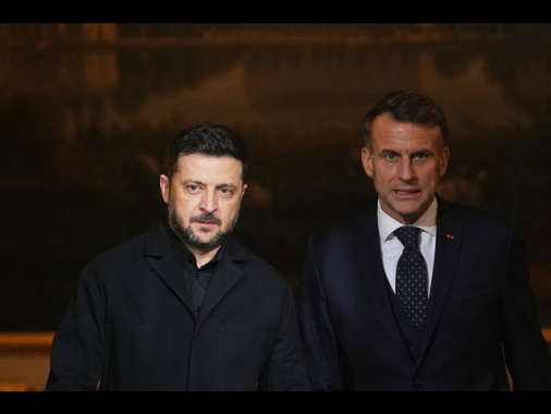 Macron sente Trump, 'garanzie sicurezza per Kiev centrali'