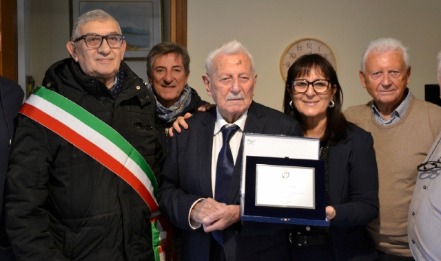 «Grappa, vino e donne»: il segreto di Silvio, cent’anni e non sentirli