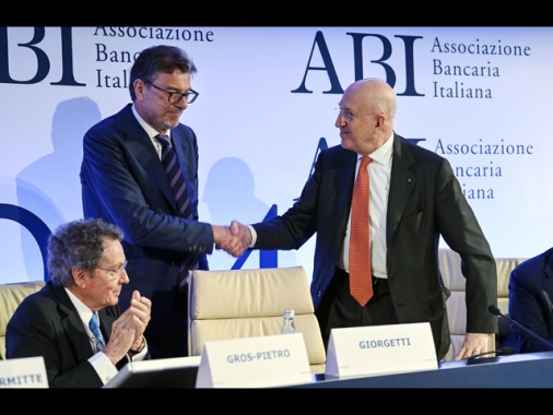 Manovra, vicino accordo con banche, evitato nuovo aumento Irap