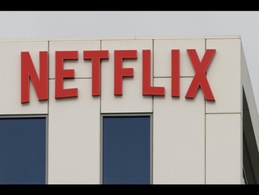 Netflix alza l'offerta per Warner Bros, sfida Paramount